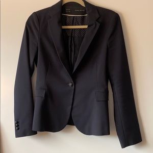 Chic fitted navy blazer